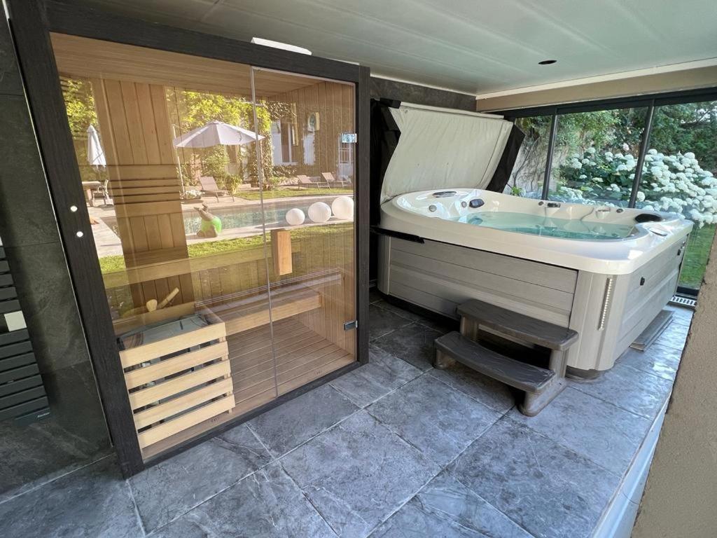 Demeure Les Aiglons, Chambres D'Hotes & Spa Fontainebleau Dış mekan fotoğraf